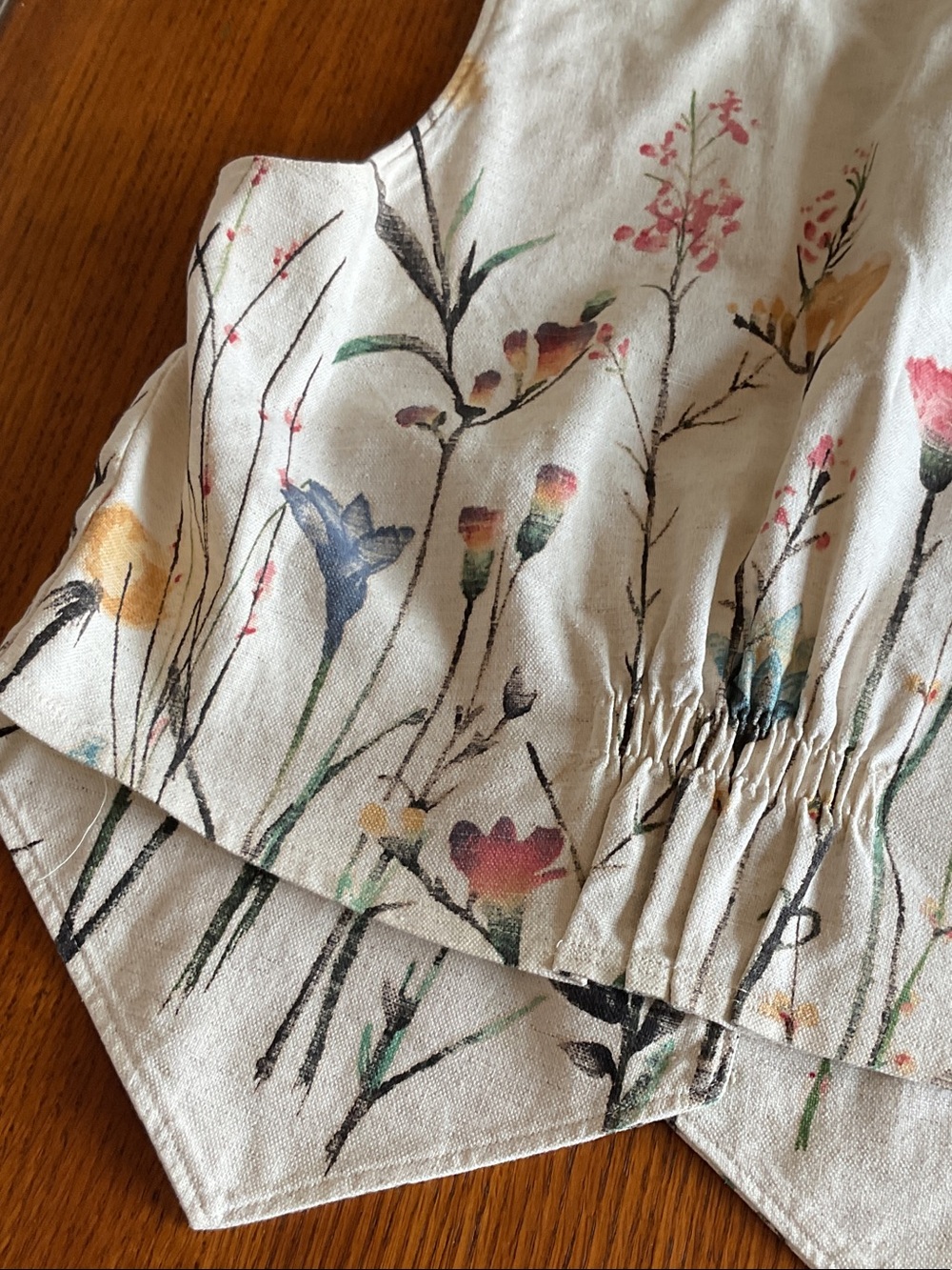 Coldwater Creek Floral painted Cream Vest Women NWOT PTP 19” medium fall floral - Picture 14 of 14